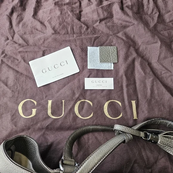 Authentic Gucci Pebbled Calfskin Medium Soho Shoulder Tote - Picture 3 of 16